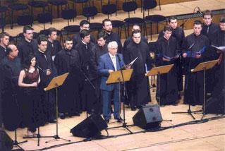 Στο Μέγαρο Μουσικής Αθηνών, μετά του δασκάλου της, Χρόνη Αηδονίδη (2004).
